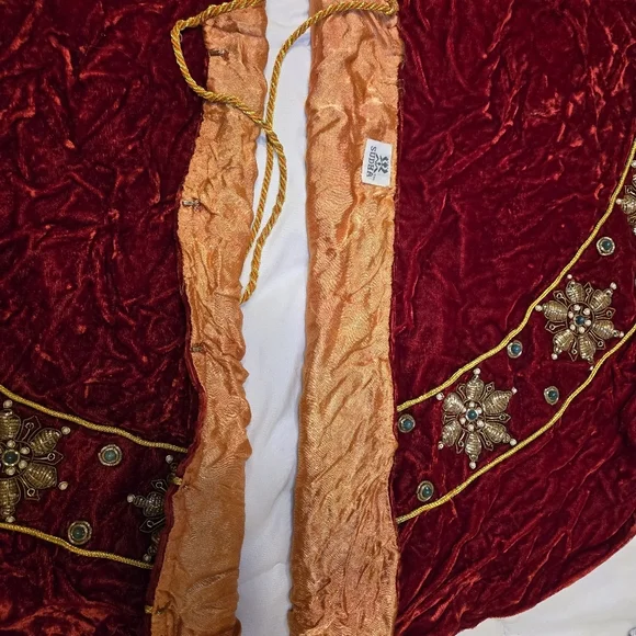 $930 Sudha Pennathur Red Beaded Velvet Tree Skirt, 40 Master EmbroideredFancy